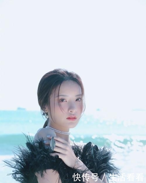 『 出演』如今穿抹胸黑天鹅礼裙,美到不敢认,接替宋祖儿出演《全职高手》
