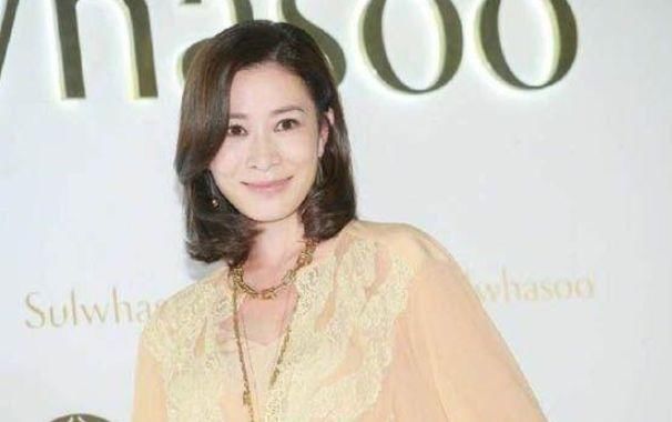 佘诗曼澄清拍戏传言，4个字评价吴谨言，网友：滴水不漏！