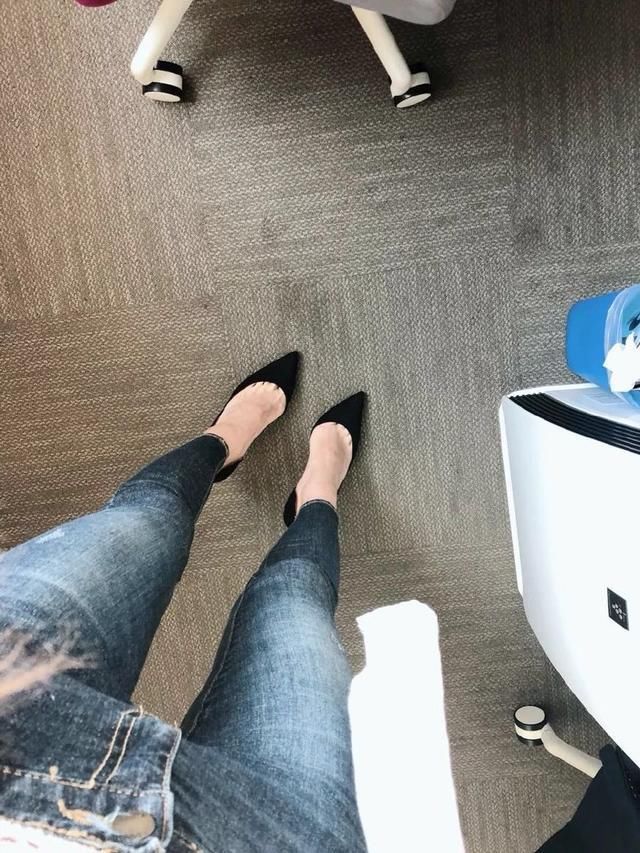 高跟鞋让你穿出毫无抵抗的美，让人一见倾心~