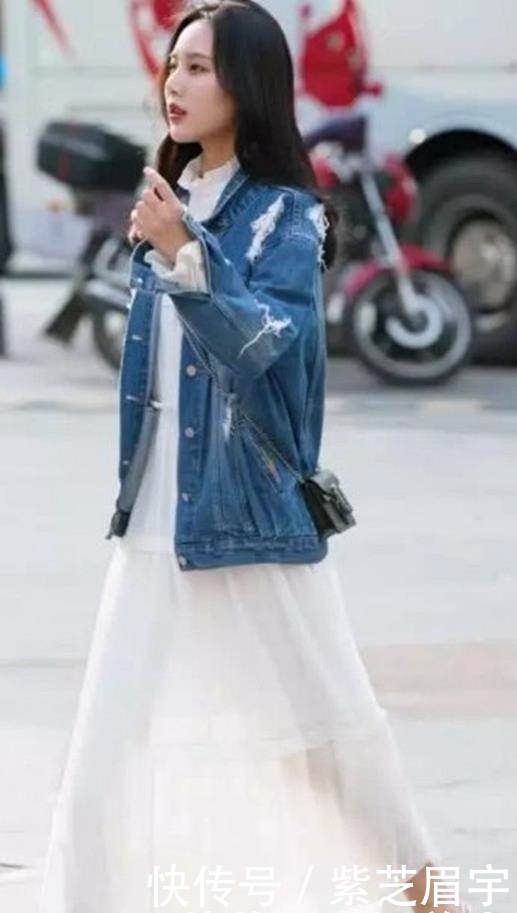  小姐姐■美女街拍：高挑有范的美女，曼妙的身材穿搭时尚，优雅迷人！