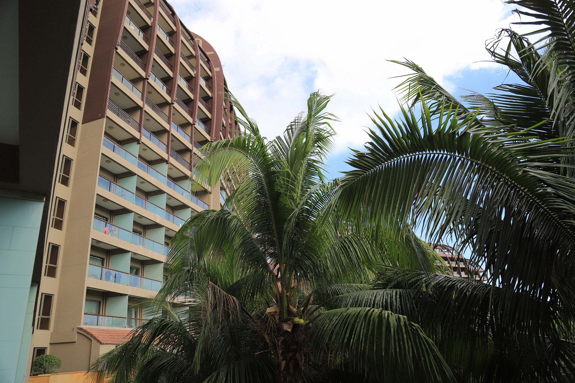 【遇上一座城】请到天涯海角来，一起去看比基尼大长腿的三亚微游