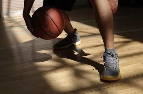 『Explosive』Adidas Crazy Explosive,阿迪最时尚战靴好在哪儿?