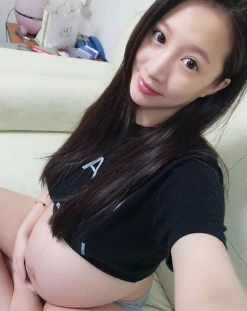 女星临盆在即老公却被曝当街“捡尸”男方之前涉毒曾公开深刻检讨