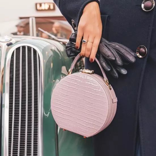 时装精们都不甘心撞包，她们把目光瞄准了这些小众却有格调的宝贝