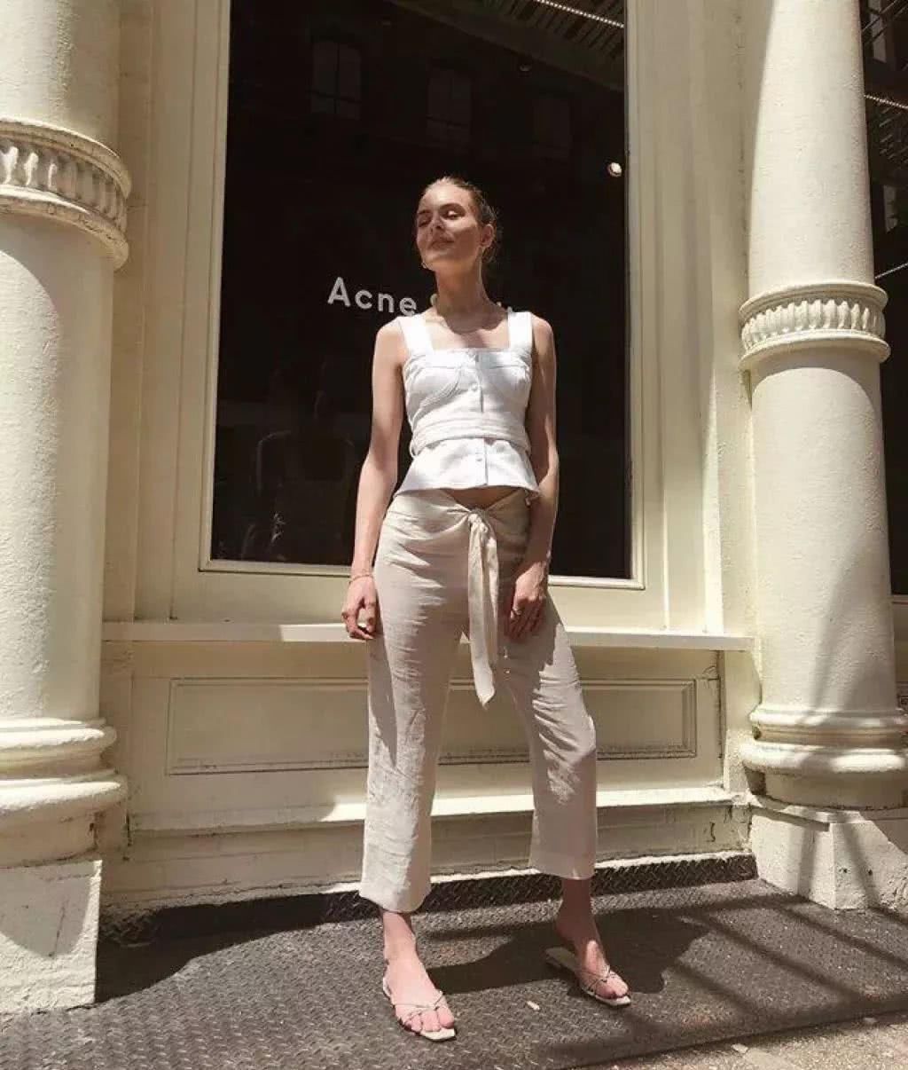 「值得」今夏最值得入手的时尚单品小方领,显瘦还显脸小!