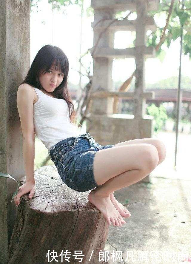 时髦紧身裤恰好长度,的既展现了美腿又不差时尚优雅!!