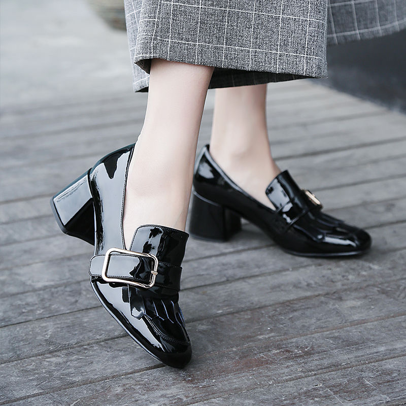 微胖女人穿这样的高跟鞋才有气质