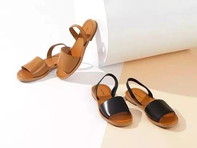 这双鞋流行了近百年，经典就是永不过时