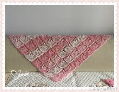 钩针编织教程图解 网红经典段染色三角形钩针披肩围巾大全 美极了