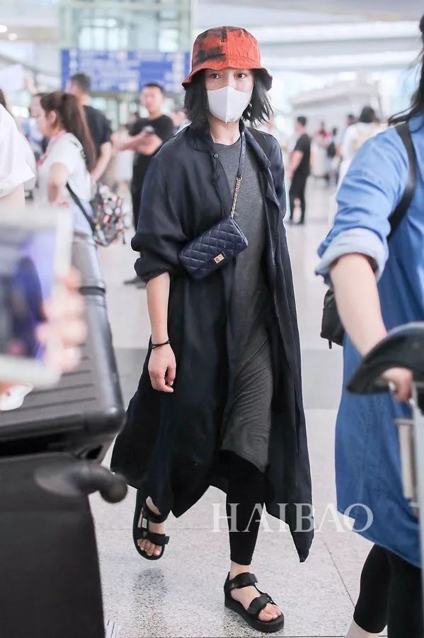 晴格格王艳让人不敢认!杨烁老婆原来是她…【海报街拍】