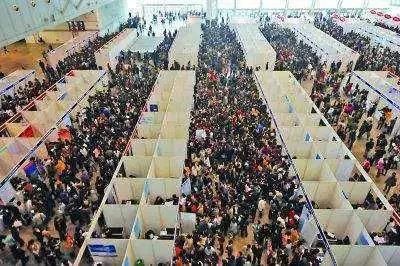  「建起」养老保险已超9.5亿人 我国基本建起世界上最大社会保障