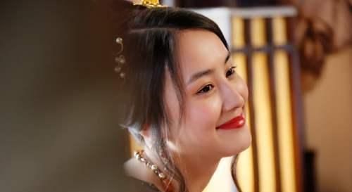  『真的』靓丽的外形，高雅的气质，十分抢眼迷人，这姑娘真的不简单