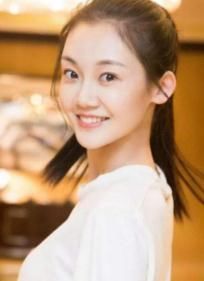 杨幂“野花香”三观不正？冯小刚说的这句话才是雷人，网友：真脏