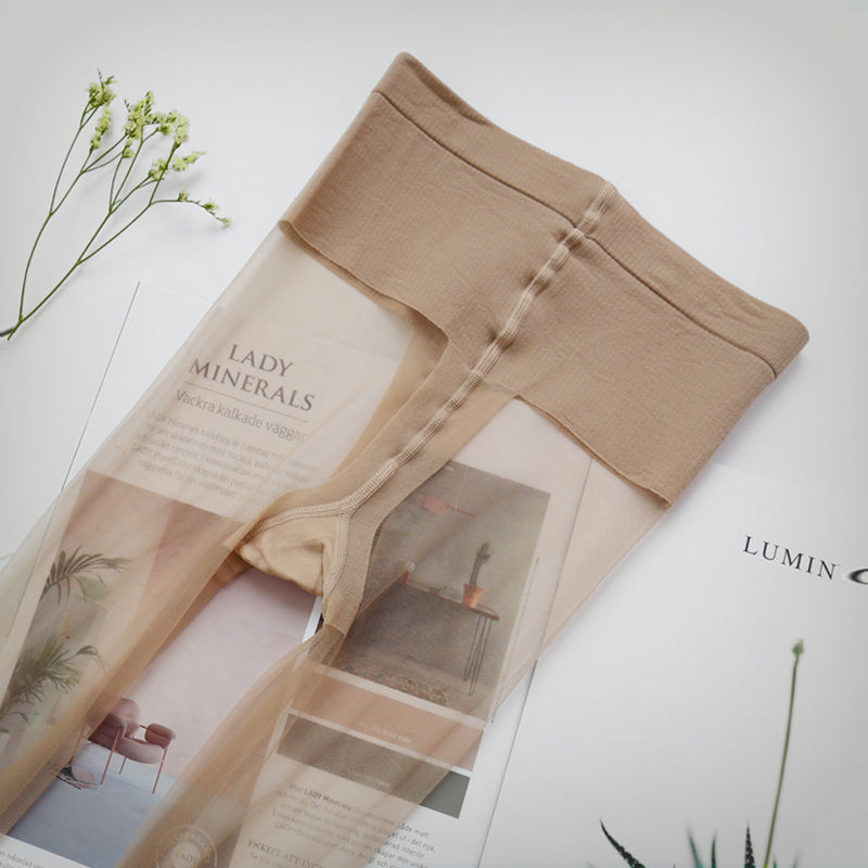 性感高跟鞋搭配轻薄丝袜,让你的玉足,更有气质更显白皙迷人