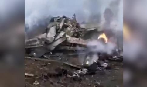 空军在贵州不幸摔飞机，两条谣言却借机兴风作浪!