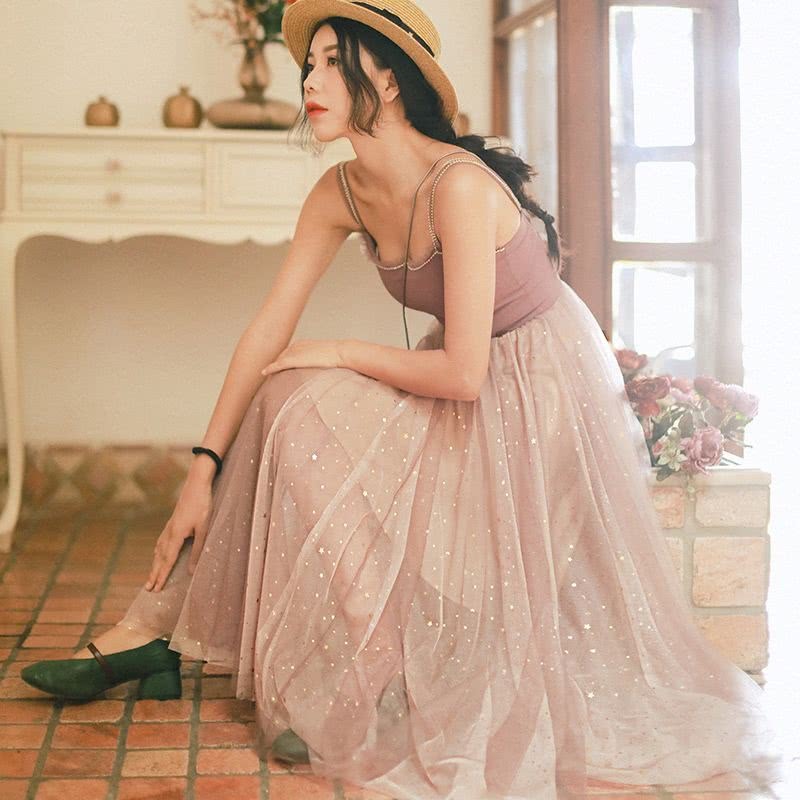 街拍朦胧中透着性感，网纱连衣裙太美太迷人