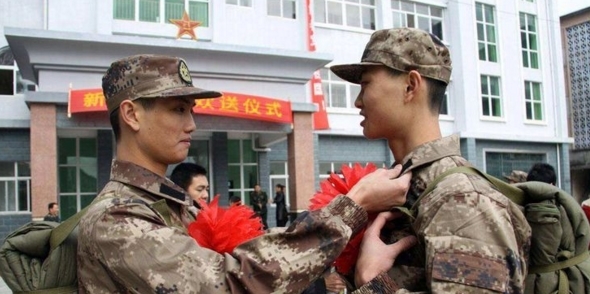 户口簿上别有4个字，不然对你影响很大，会连累后代