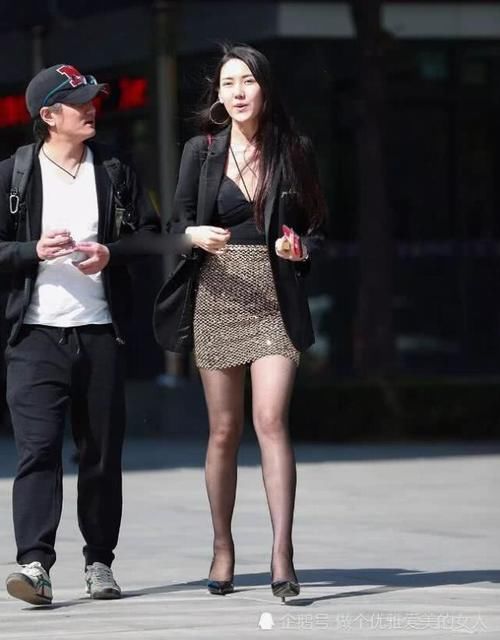 「 美女」苗条身材的美女如何选？看看这几位穿搭你就懂了！，“奶奶裤”与“黑丝袜”