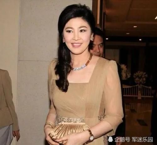  [差别]都是高颜值女强人，当英拉和伊万卡同穿中式服装，西方美和东方美差别太大！