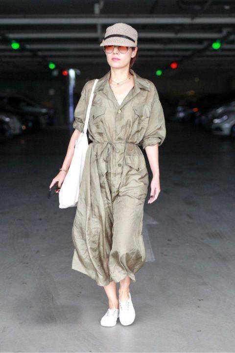 42岁马伊琍穿22岁衣服,一双手更引人注目,网友:手控受不了