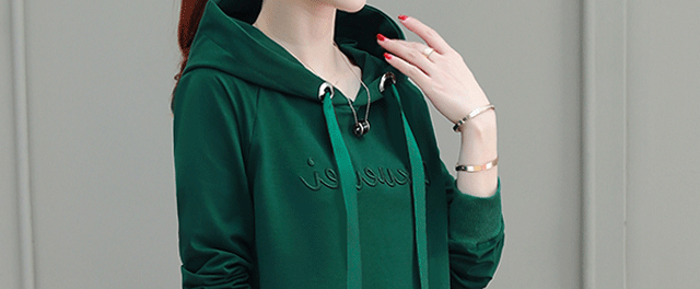 国庆旅游，老婆不穿裙子也那么美，只因穿的秋衣太漂亮，真美醉了