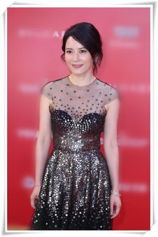 当45岁李冰冰遇上47岁俞飞鸿，这就是自然老去和保养过度的差距！