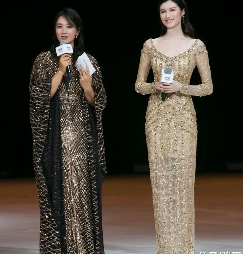 何穗在脚上戴2个“金刚圈”秀腿, 果真秀出大长腿, 女生学着点!