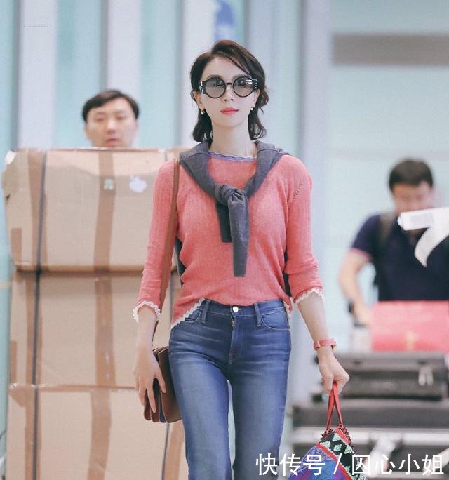 陈数现身机场，毛衣塞到裤子里，气色超好！