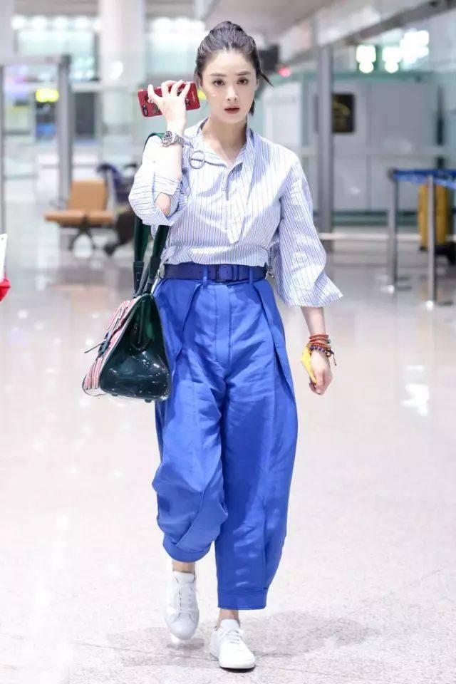 35岁的蒋欣剪了新款发型，这发型也太修饰人了，大饼脸变瓜子脸