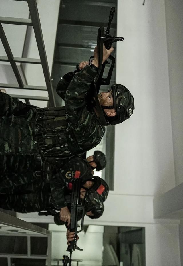  「武警」实兵演练来袭！看武警特战队员一招制敌
