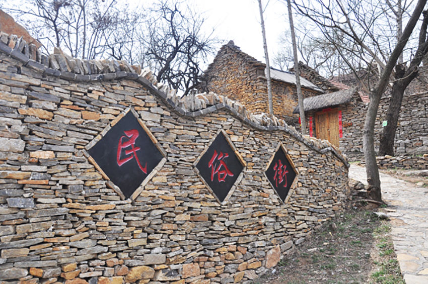 中国工程量最大的水井，历时十年才建成，打水走108级台阶