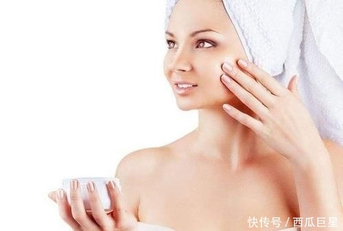 精华液:精华液直接往脸上涂?美容师:给你兰蔻、SK-II也是浪费钱