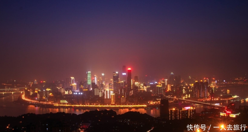  经济：经济最强的新一线城市，距离一线一步之遥，但有一点比不