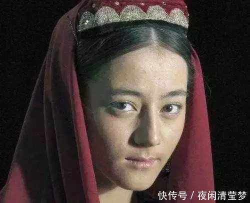 当吉克隽逸与迪丽热巴互换了肤色, 网友: 太吓人