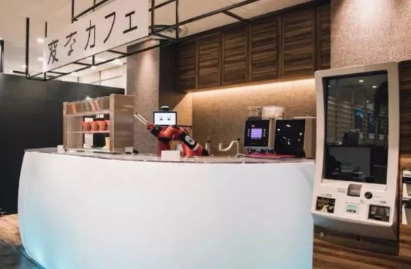 南京寺庙开\＂佛系\＂奶茶店;日本开机器人咖啡厅:哪个更吸引人?