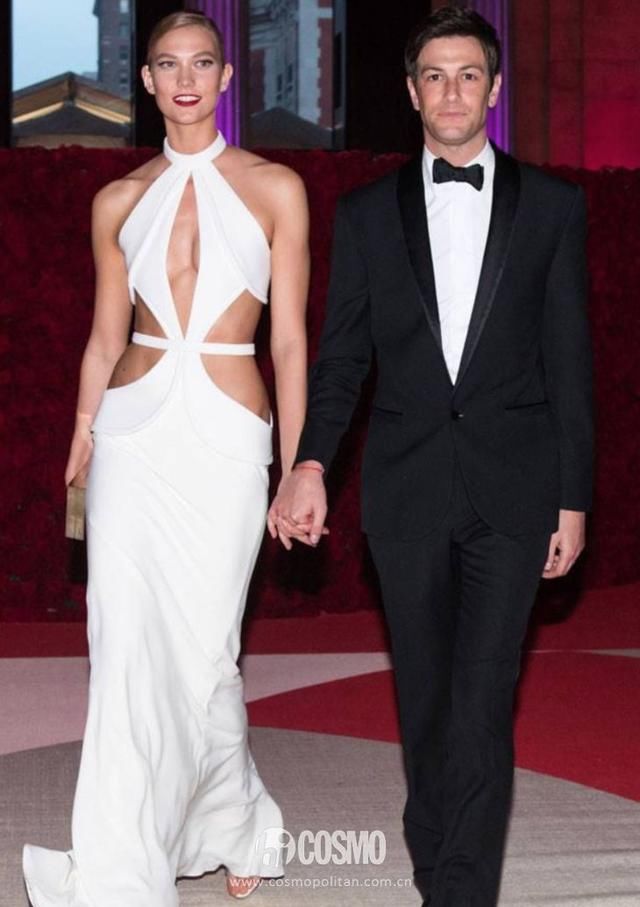 时髦办｜Karlie Kloss结束六年爱情长跑，订婚啦！