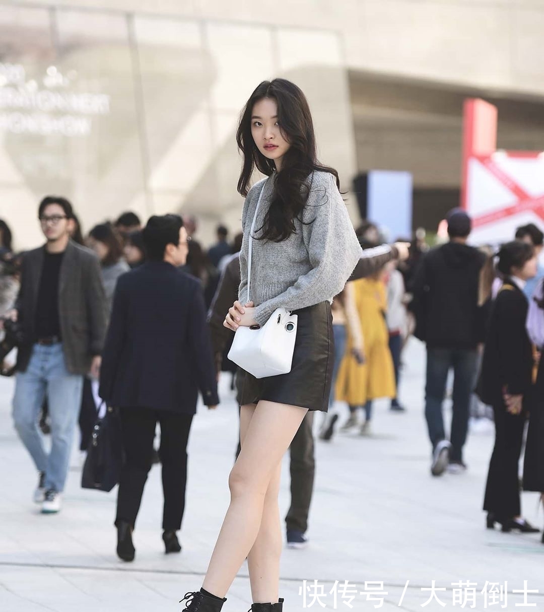  #美女身穿#时尚路人街拍，街头都是穿着时髦的小姐姐