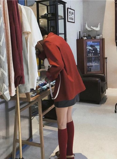  「堆堆」堆堆袜过时了，现在00后都在穿“姨妈袜”显腿细，潮成炸街神器