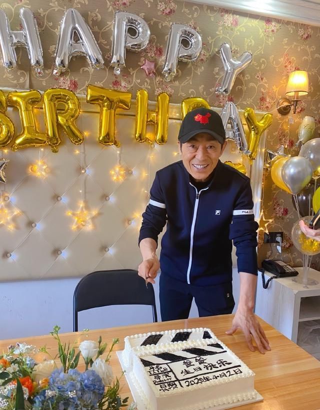 「丈夫」张艺谋70岁生辰没法与亲人过, 老婆陈婷放大招给丈夫庆生被赞认真