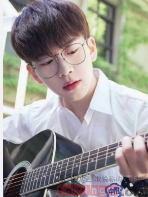 男生修颜刘海短发发型 轻松打造温柔暖男范