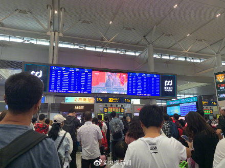  「阅兵」今天，机场火车站人山人海看阅兵