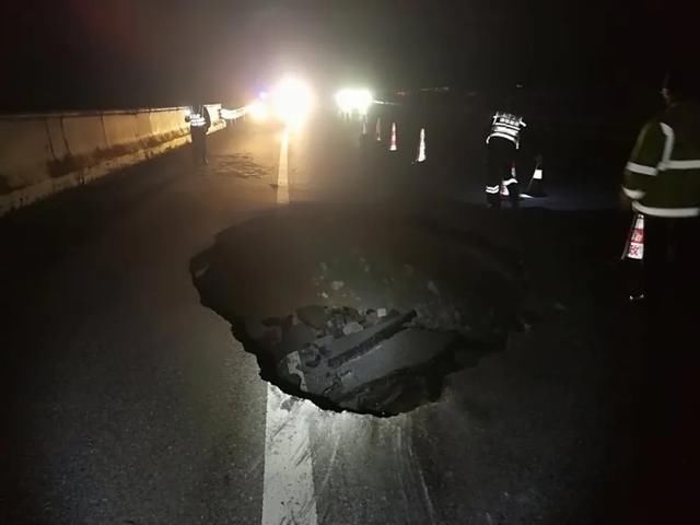  「江西」紧急！江西一处高速路面塌陷！收费站关闭