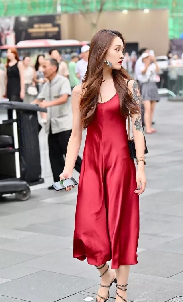  女人：高跟鞋魅力穿搭，秀出女人优雅的身材