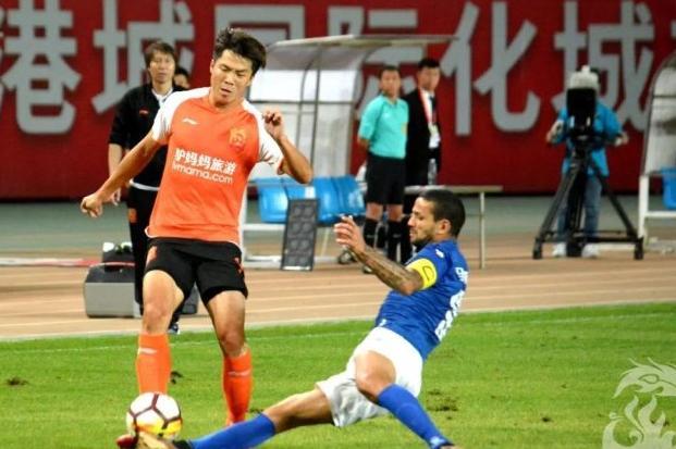 两大追兵轮番摆烂 武汉卓尔四连胜 李铁有望提前四轮完成冲超