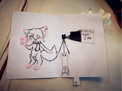  『徐峥』徐峥11岁女儿用牙签做发卡送妈妈，小陶虹感动发文晒专属幸福