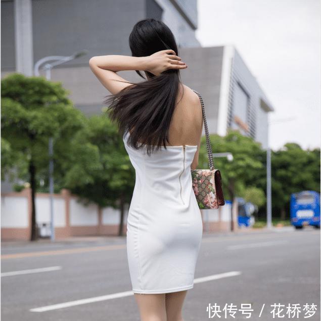  美女：轻熟美女把紧身露背裙，穿出了别致的美，看了挪不开眼