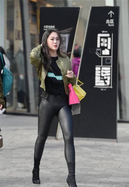  #高度#春季的高跟短靴，选择粗跟还是细跟款式，高度要多高更好看？