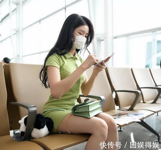  蔡卓宜选择|微胖的美在蔡卓宜身上完全释放出来，绿色紧身裙穿搭，尽显女神范