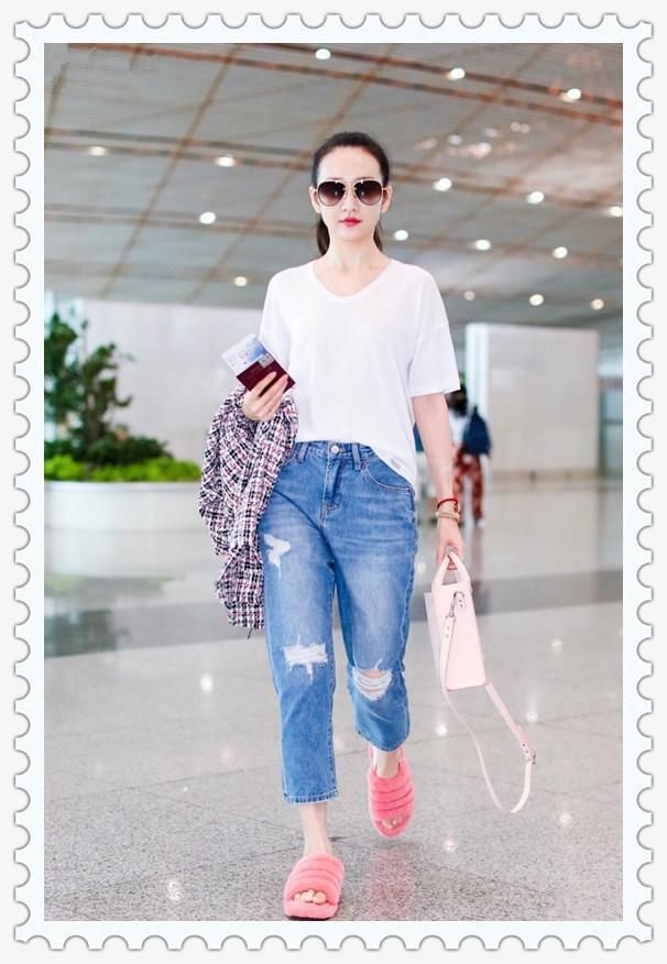 当36岁王鸥和44岁周迅同穿白T配仔裤，才知素颜和美颜差距有多大