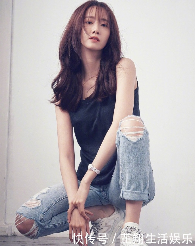 太佩服林允儿！这么俗气的裙子竟穿出甜美风，国民女神真不是虚的